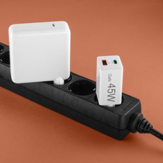 HAMA Бързо мини зарядно, 45 W, 1x USB-C - 1x USB-A, PD, бяло